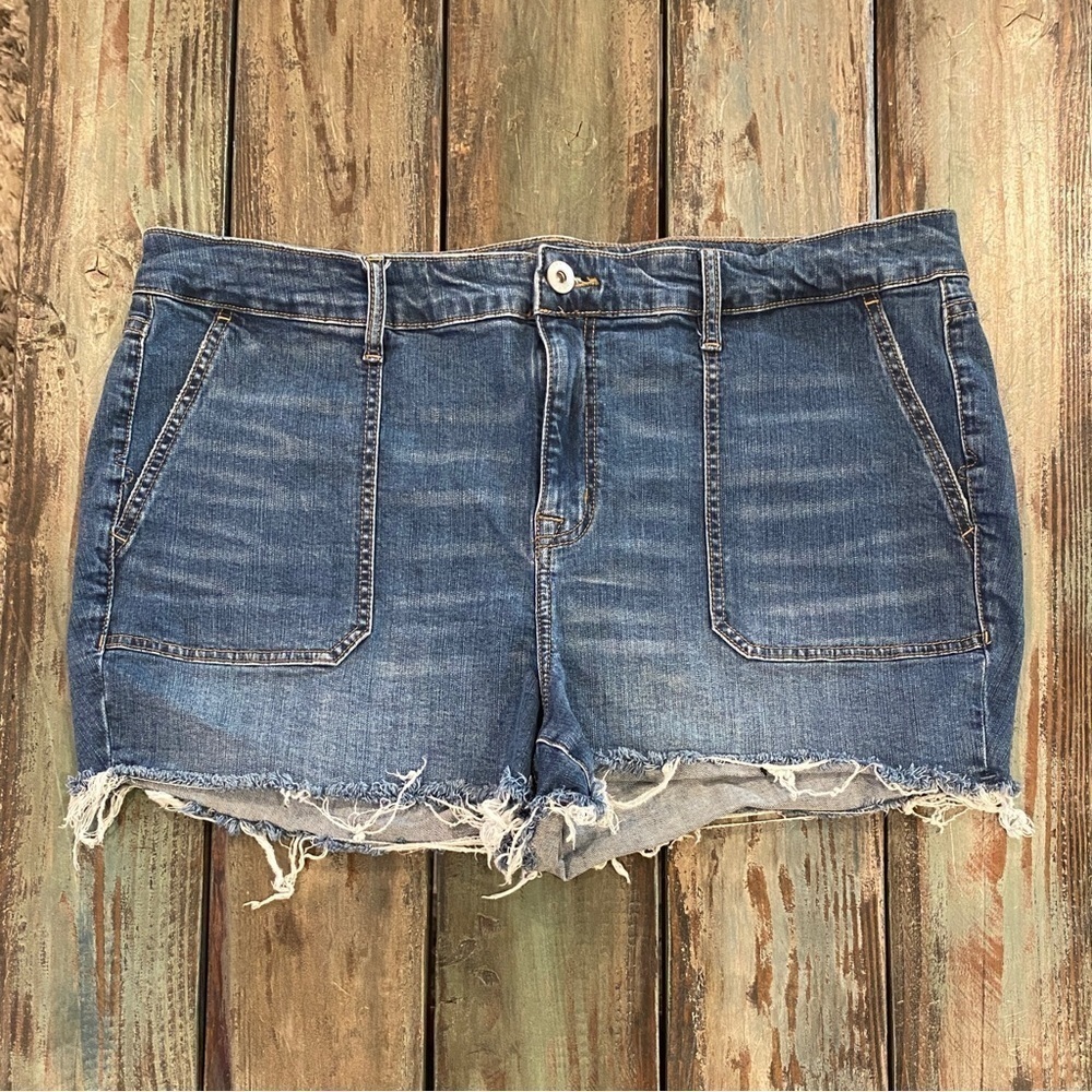 Torrid Size 20 Retro Denim Jeans Shorts Raw Fray Hem High Rise Stretch 2021 - Picture 6 of 7